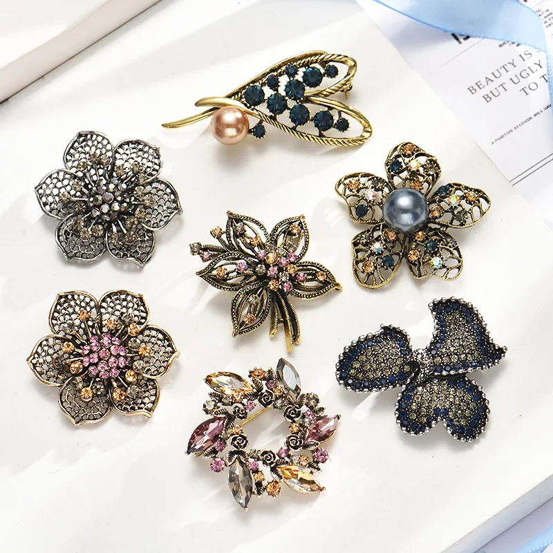 Vintage Flower Brooch Alloy Collar Pin Silk Scarf Buckle Pearl Petals Brooches Women Personalized Creativity Corsage Badges