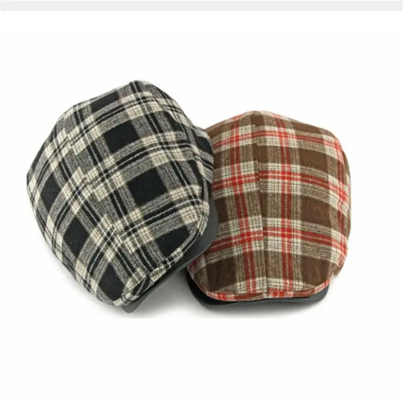 2025 الخريف والشتاء البوليستر طباعة الدافئة موزع الصحف قبعات الرجال قبعة مسطحة النساء الرسام قبعات بيريه 152