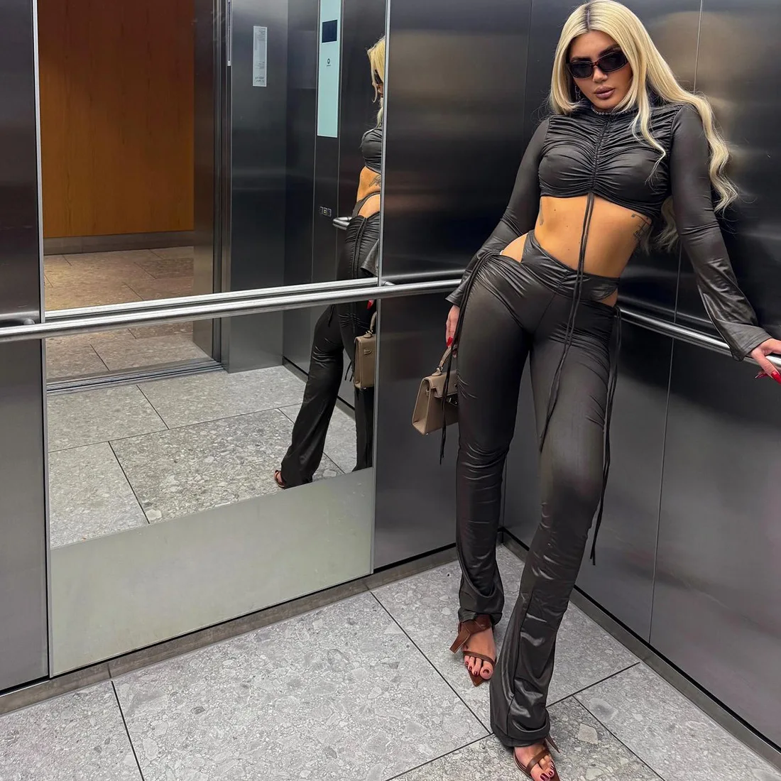 المرأة مثير عالية تمتد Shrring 2 قطعة مجموعة س الرقبة طويلة الأكمام الرباط المحاصيل القمم + جوفاء عالية الخصر مضيئة السراويل بدلة على الموضة