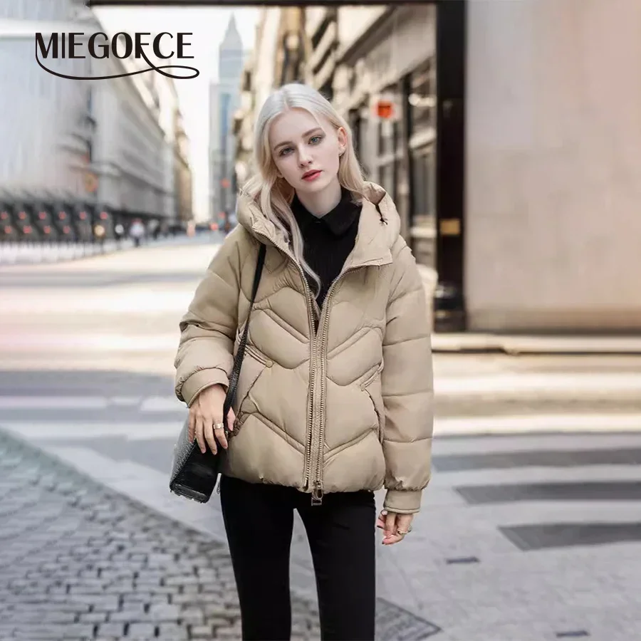 MIEGOFCE Moda feminina casaco curto solto acolchoado jaquetas gola com capuz outerwear mangas raglan acolchoado parka MZ-23302