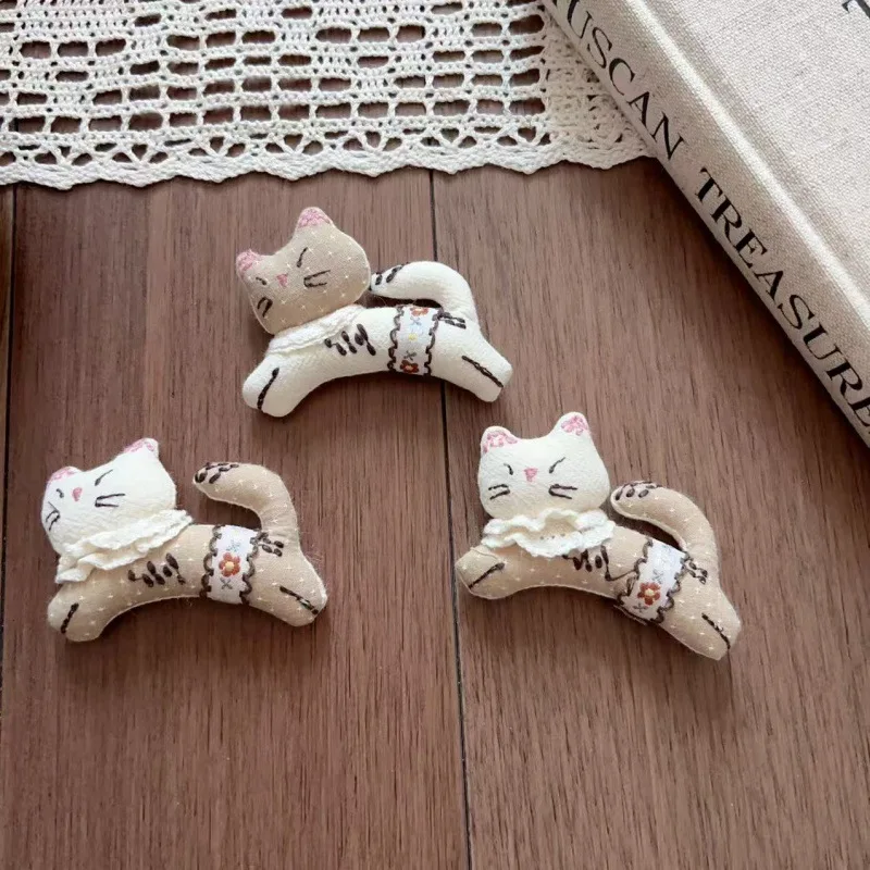 

Premium Stuffed 3D Cartoon Cat Doll Hair Clip Necklace Pendant Brooch Pin for Kids Clothing Bag Trim Soft