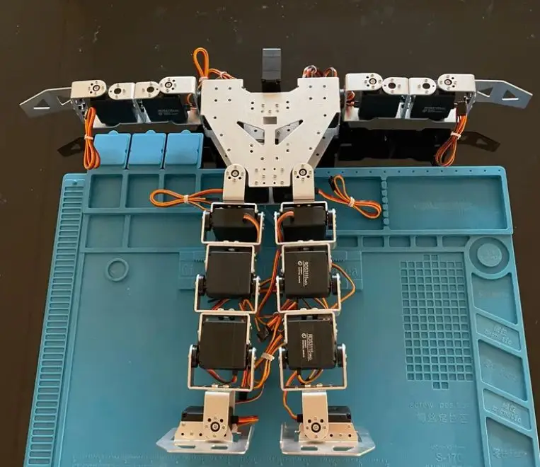 送料無料 17 DOF ヒューマノイド教育ロボット メタルギアデジタルロボットサーボ RDS3115 と一致するハイエンド競技用ロボット