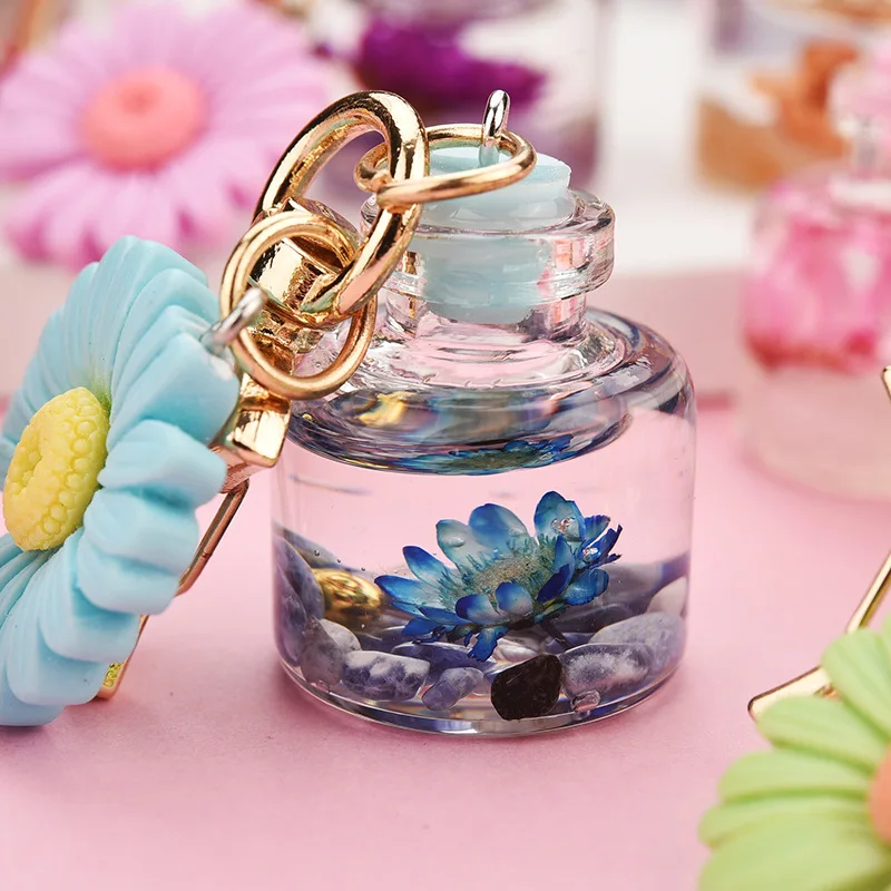 Cartoon Daisy Flower Bubble Floating Liquid Keychain For Girl Bag Pendant Cute Mug Perfume Bottle Keyring Key Charm x376