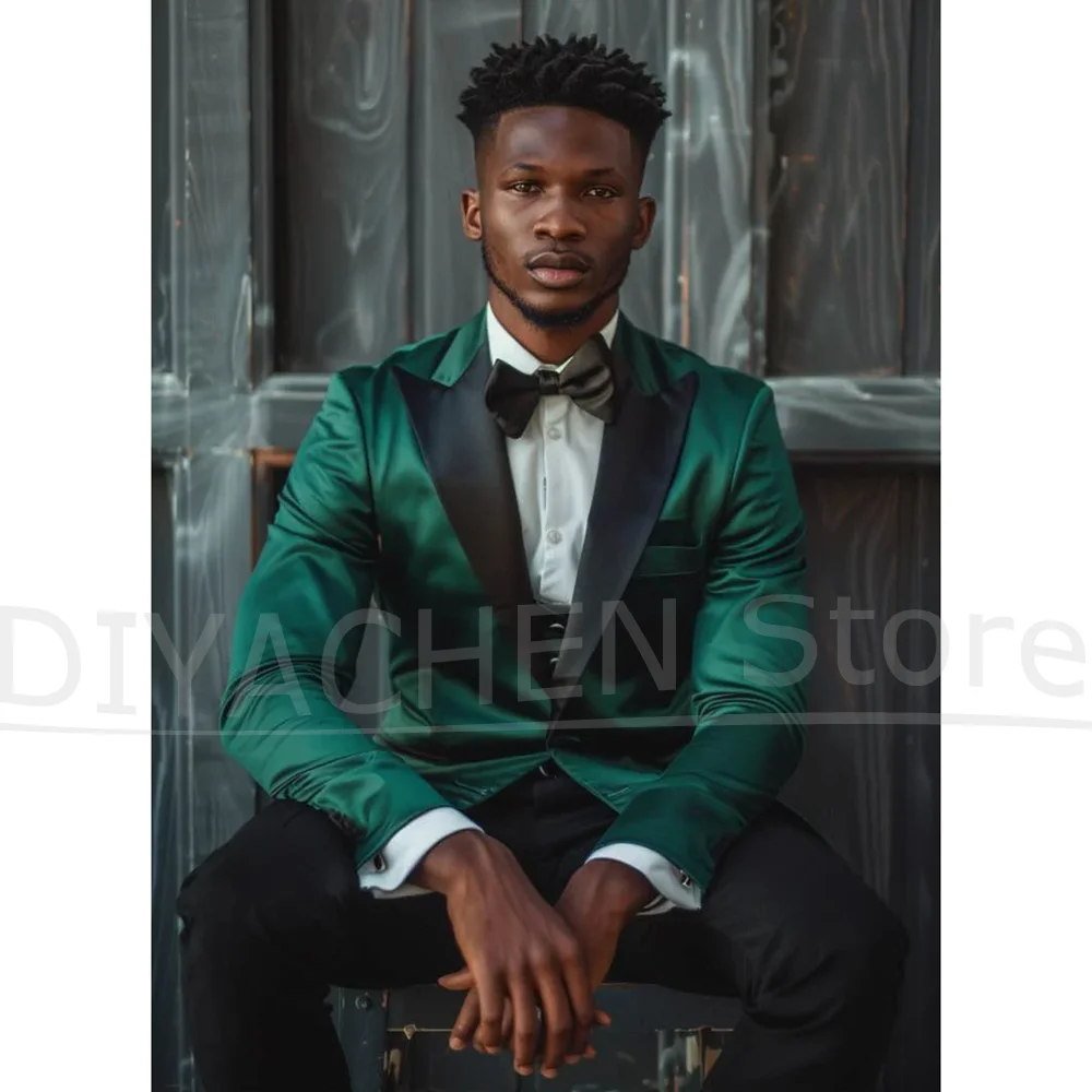 

Мужской костюм, модный атласный зеленый пиджак с черными брюками, стильные смокинги из двух предметов для свадебной вечеринки, выпускного вечера, костюмы джентльмена на заказ
