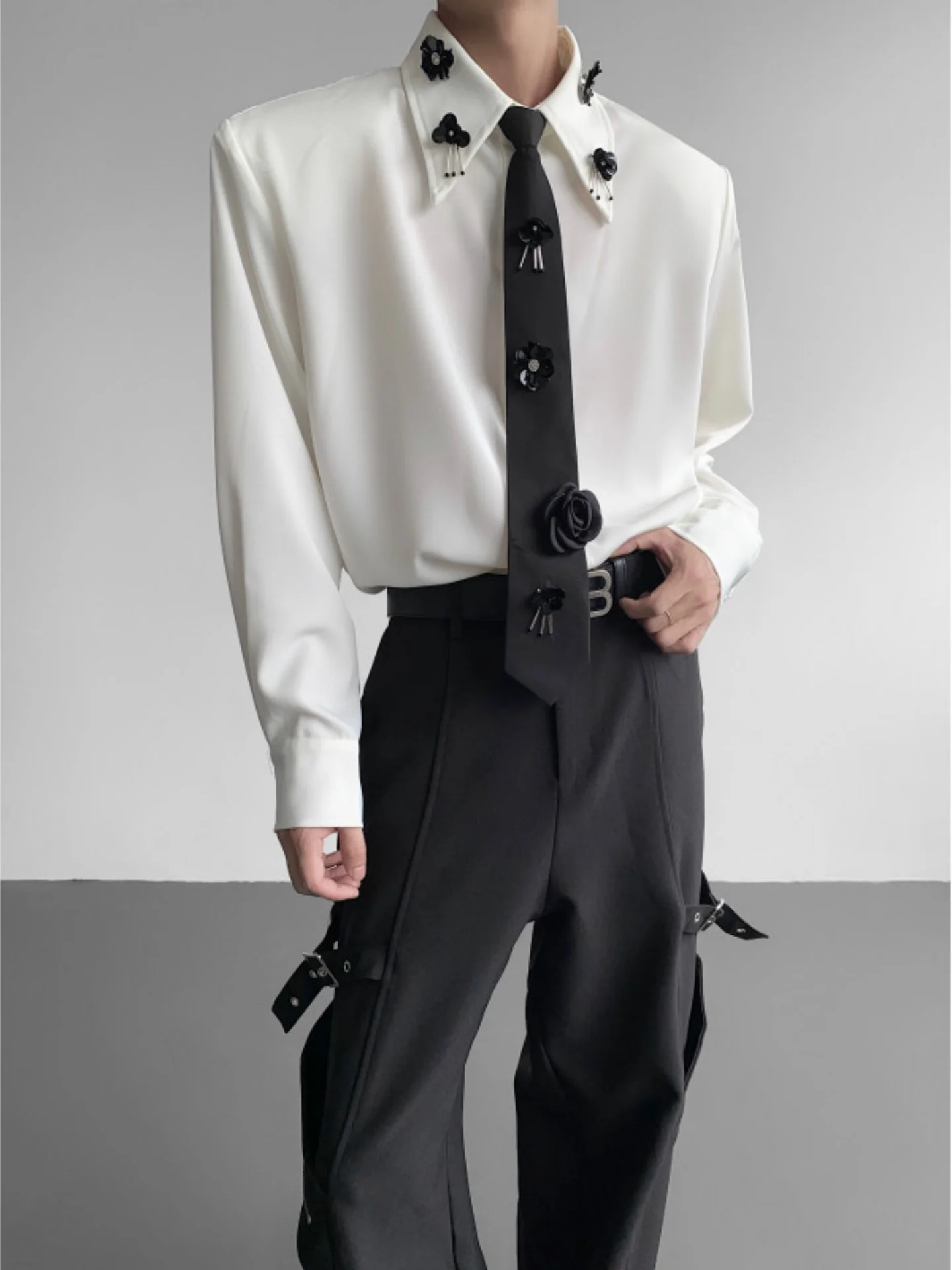 

Elegant English Style Long Sleeve Shirt for Men with Padded Shoulder And Embroidered 3D Flowers Fashionable Urban Outfit