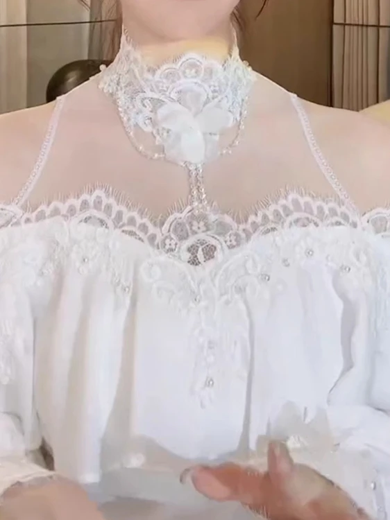 レトロな白いレースのトリム、肩が露出したロングスリーブ、女性用ルーズスリムトップ、フレンチスリーブ、ベルスリーブ、ポリエステル生地