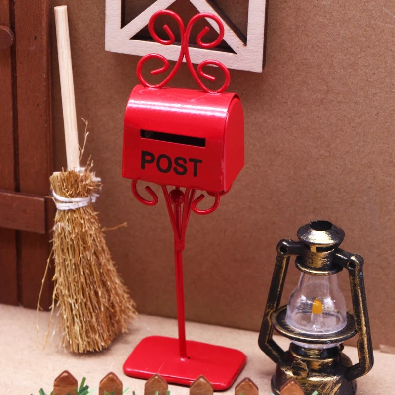 มินิจําลองเหล็กกล่องจดหมายตุ๊กตา House ยุโรปสไตล์ Miniature Garden House โพสต์เฟอร์นิเจอร์อุปกรณ์เสริมเด็กเล่นของเล่น