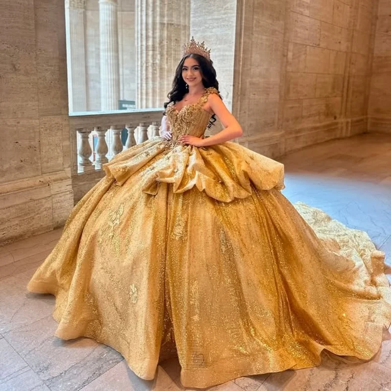 

Блестящие золотые платья Quinceanera по индивидуальному заказу с открытыми плечами, многослойное платье Quinceanera с блестками и аппликацией Vestido De 15,