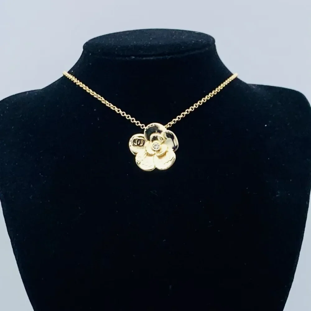 2025 موضة مزدوجة C رسالة قلادة أنثى الإنترنت المشاهير عالية الشعور الرجعية