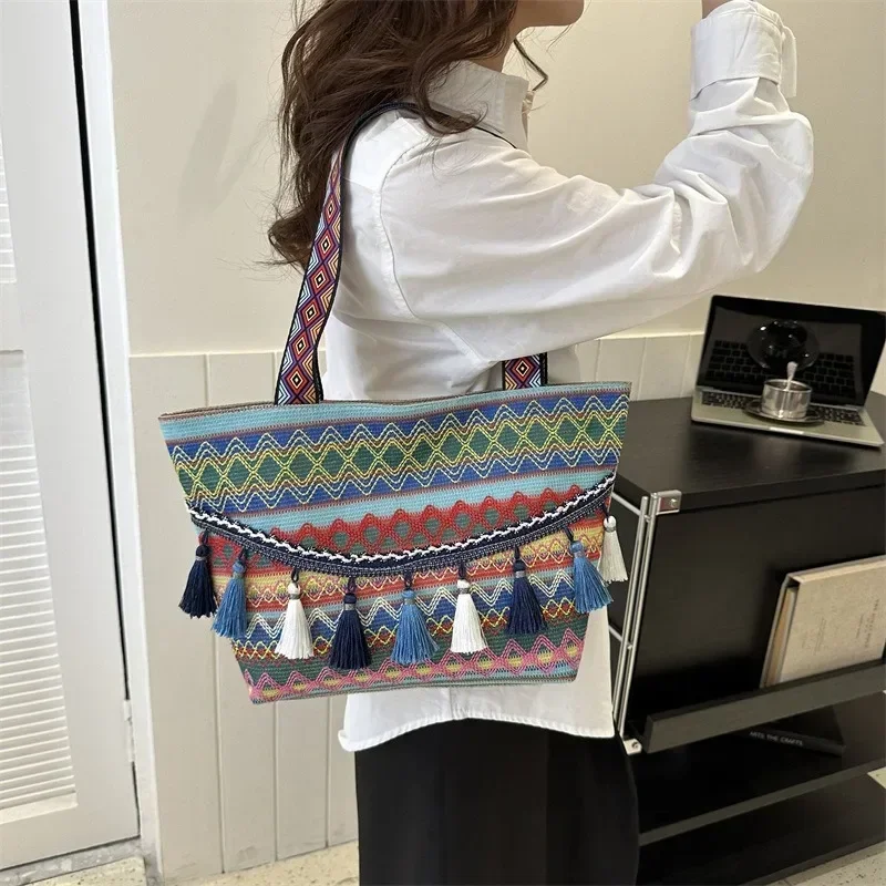 Large Capacity Ethnic Style Fashion Elegant Handbag 2024 Autumn New Style Shoulder Bag for Women Commuter Tote Clutch Purse