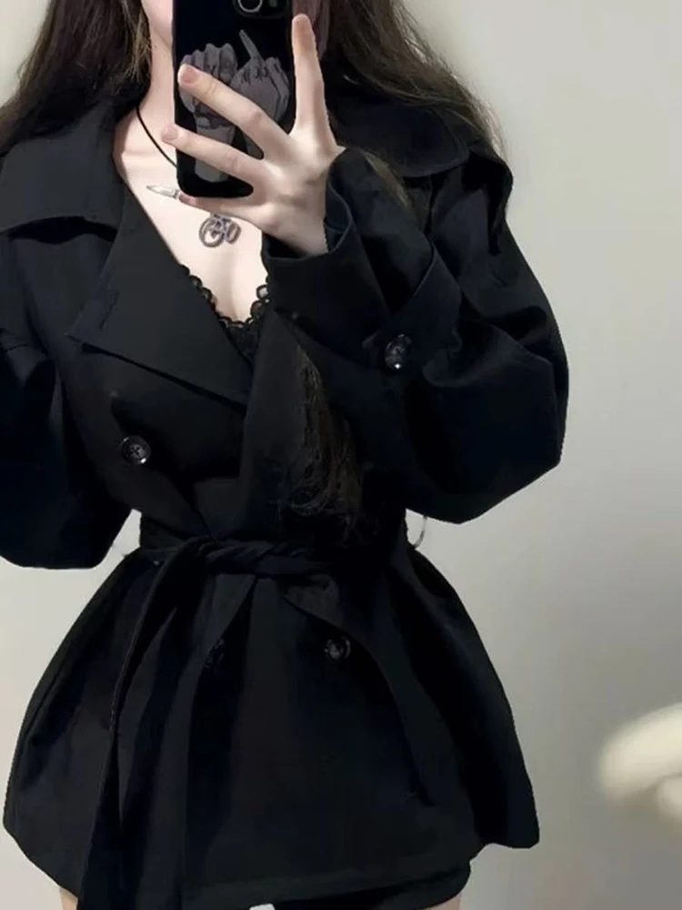 เสื้อโค้ทสีดำสไตล์ Y2K สำหรับผู้หญิง เสื้อคลุมทรงหลวมสไตล์เกาหลี ดีไซน์หรูหรา ติดกระดุมสองแถว แต่งเชือกร้อย แจ็คเก็ตเทรนช์โค้ท  เสื้อผ้าสตรีทแวร์ ปกเสื้อแบบปกเชิ้ต ผ้าผสม