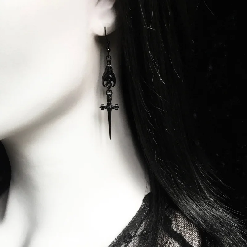 Boucles d'oreilles chauve-souris et épée noires personnalisées, bijoux gothiques, chauve-souris d'halloween