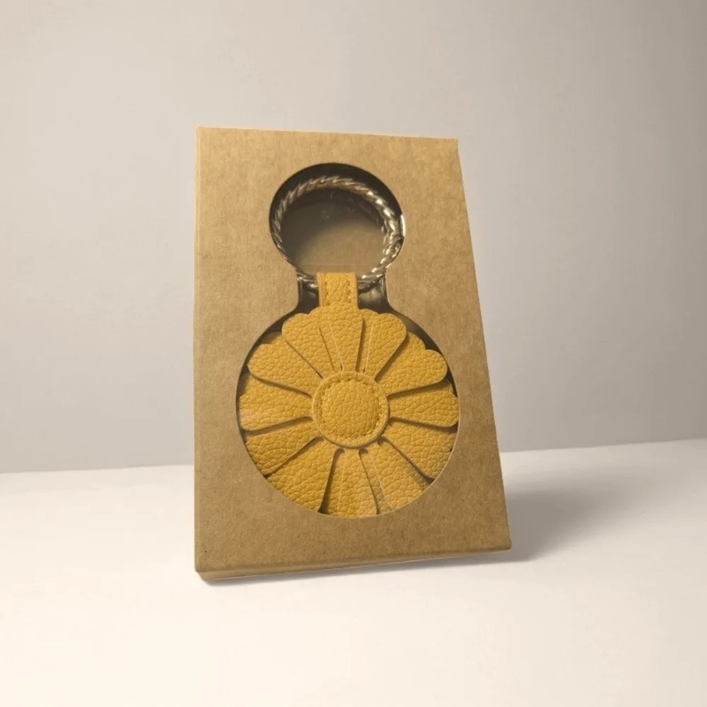 New PU Leather Magnetic Hat Clip Yellow Flower Versatile Accessory Travel Bag Pendant Magnet Buckle Sun Hat Clip For Journeys