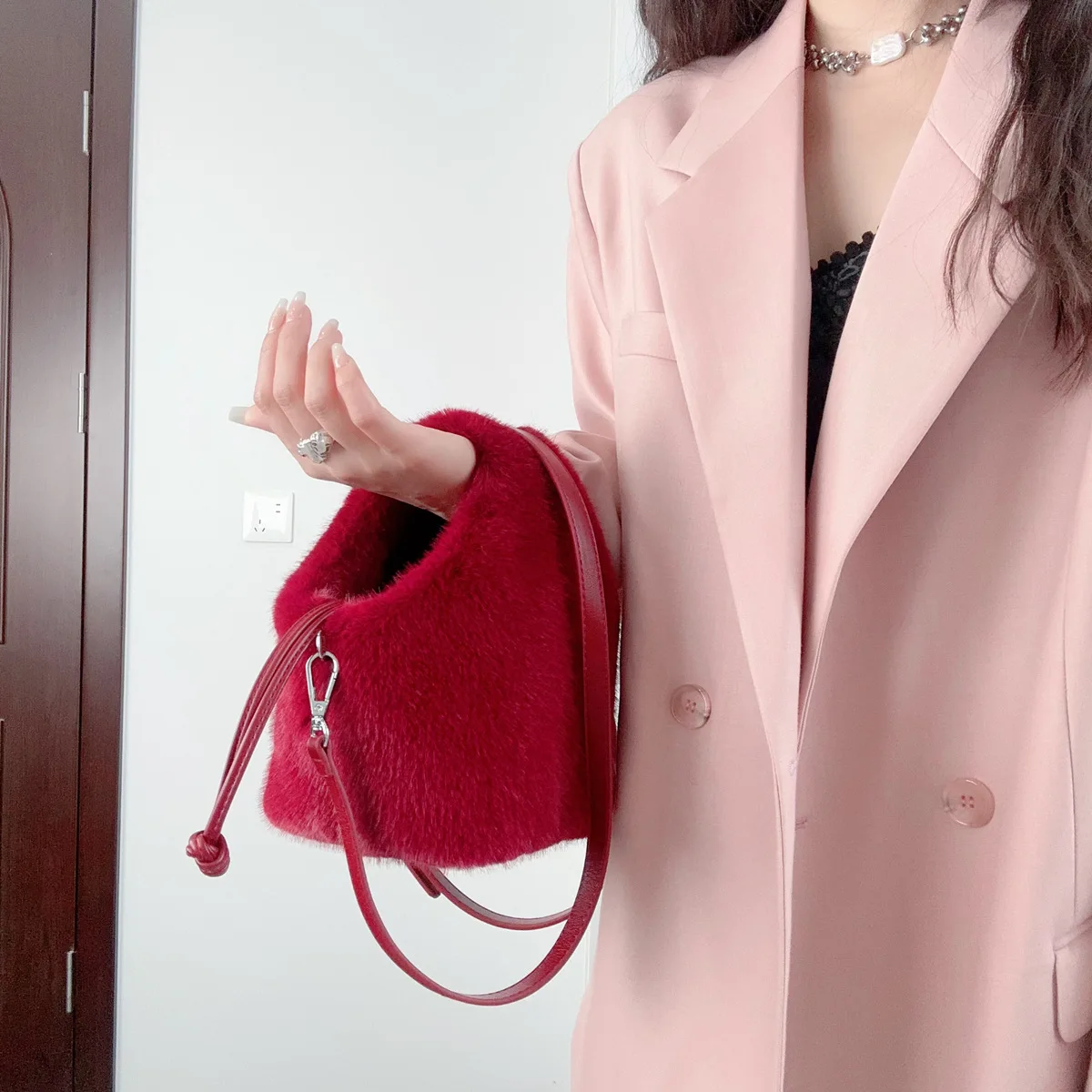 2024-outono-inverno-feminino-pele-do-falso-crossbody-saco-designer-cordao-fechamento-bolsa-de-ombro-elegante-senhoras-sacos-balde-portatil