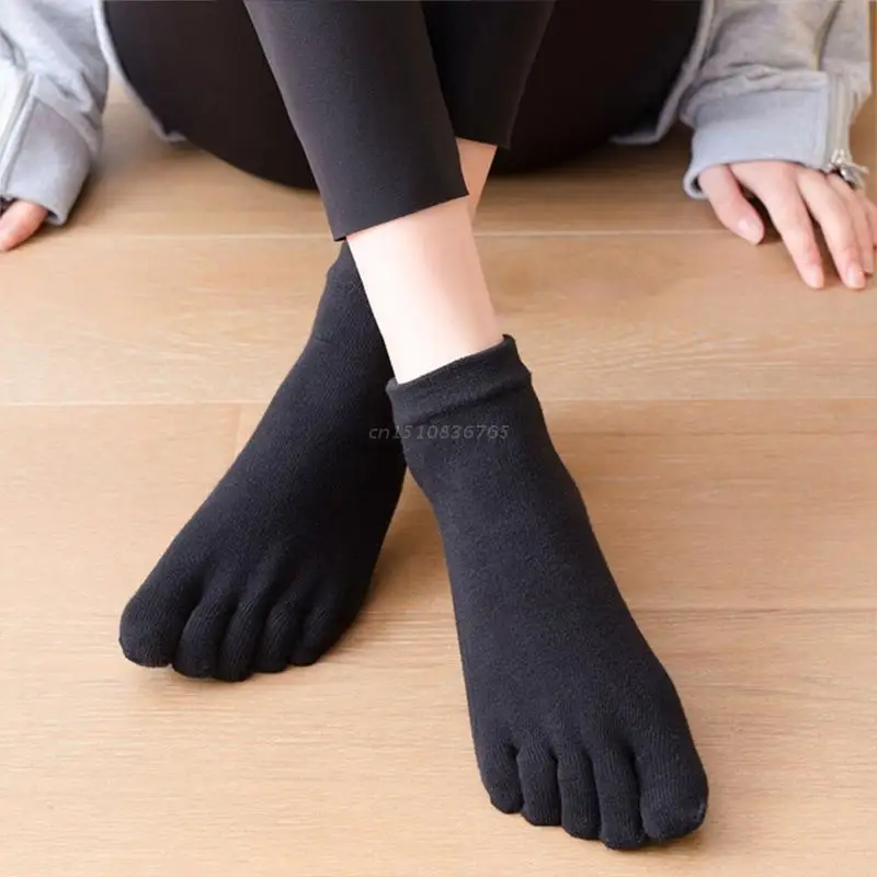 Women Men Grippy Yoga Crew Socks with Grippers Solid Color 5 Toe Separator Non Slip Sticky Hosiery for Barre Pilates Dance