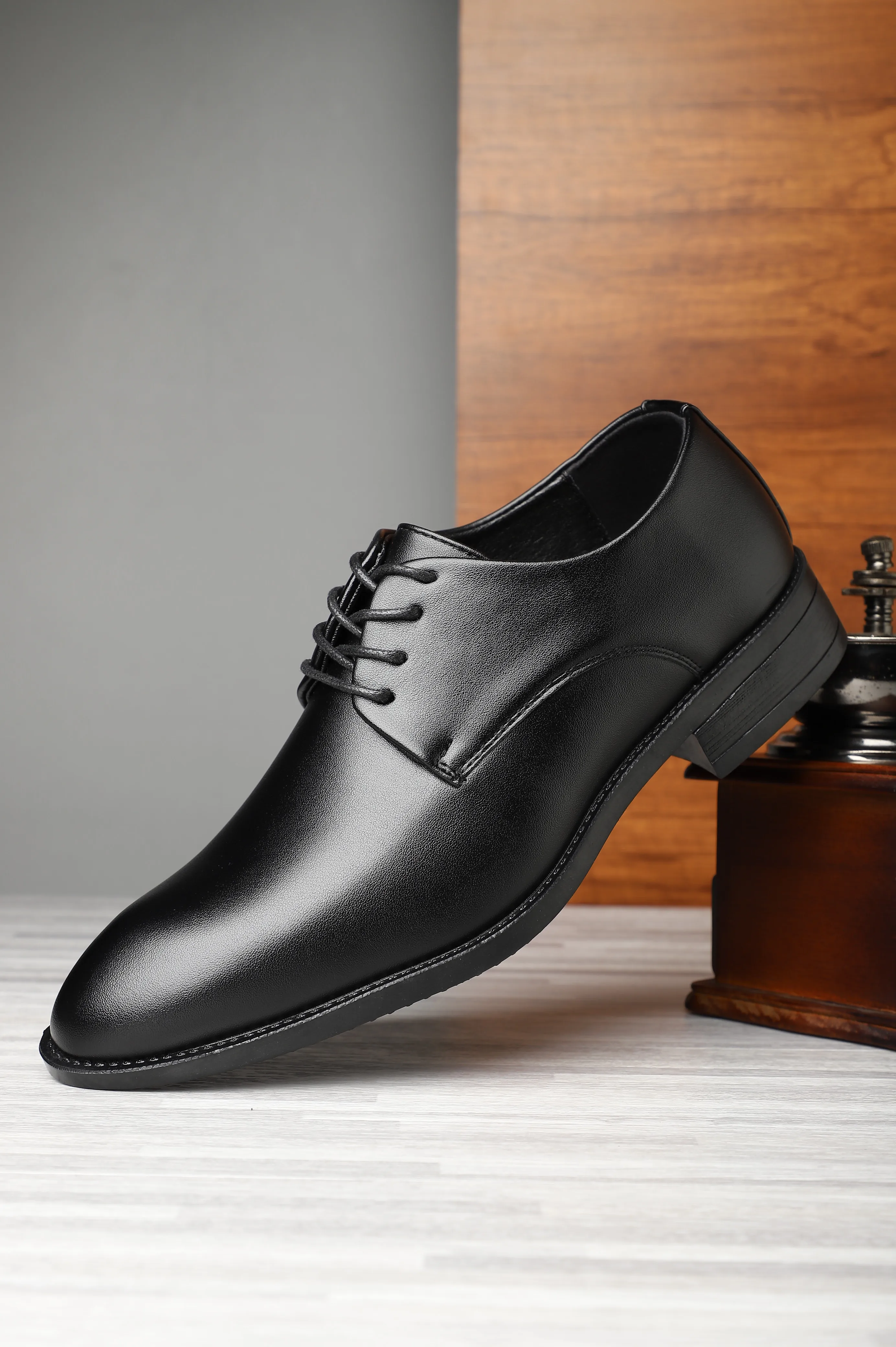 

Мужские кожаные туфли дерби в британском стиле с заостренным носком – для бизнеса и повседневной носки