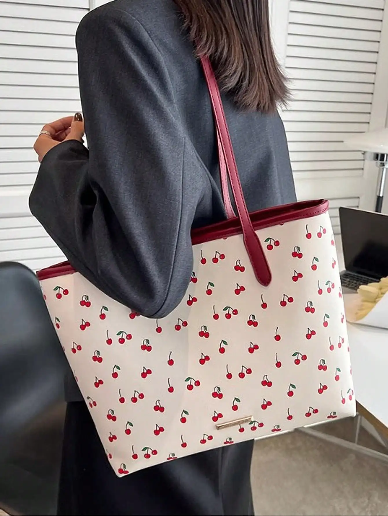 New Cute Cherry Meatball Printed Shoulder Bag 2024 Summer Large Capacity Commuter Tote Bag Handbag