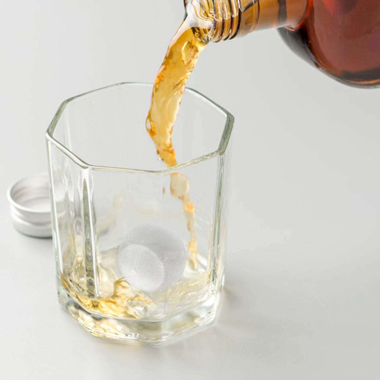 

24Pcs Reusable Plastic Round Ice Cubes for Whiskey Drink Cooling Party Beverages Washable Ice Cube Bar Accessory