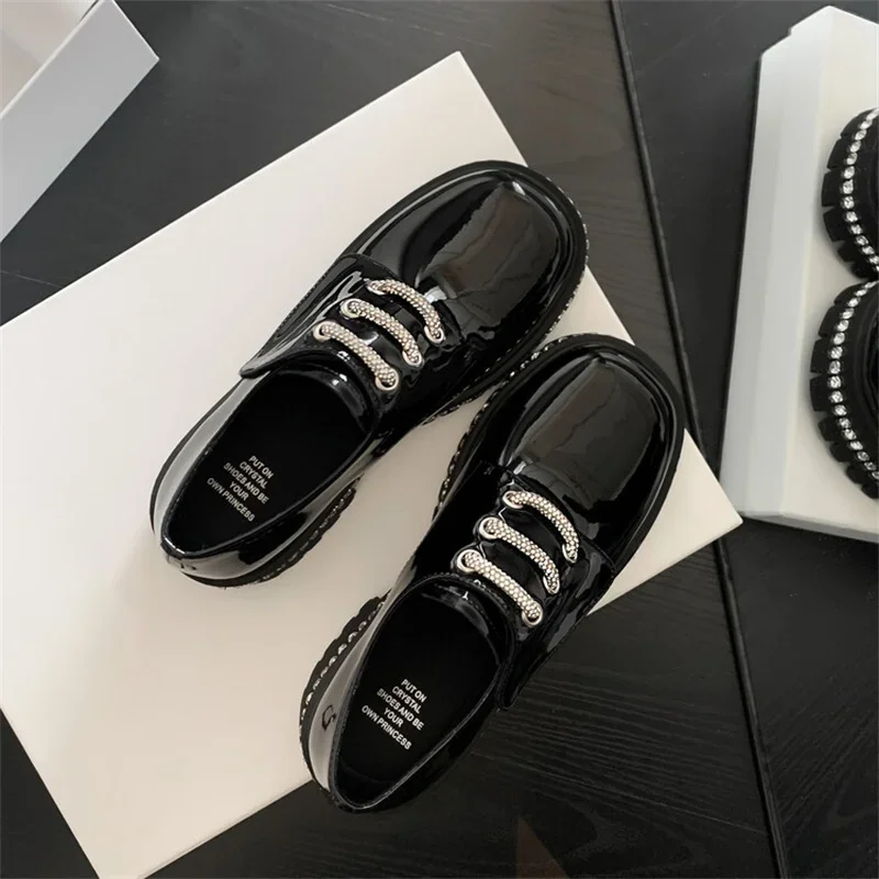 Fashion Crystal Zapatos Mujer Black Loafers Shoes Ladies Lace Up Patent Leather Shoes Spring Autumn Women New Luxury Design 2023