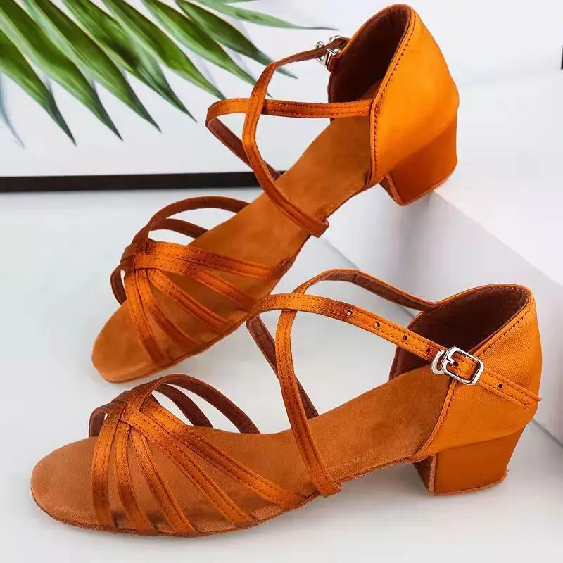 Scarpe da ballo latino per bambini professionali Scarpe da ballo da donna per bambini Scarpe da ballo standard con suola in pelle di mucca per interni