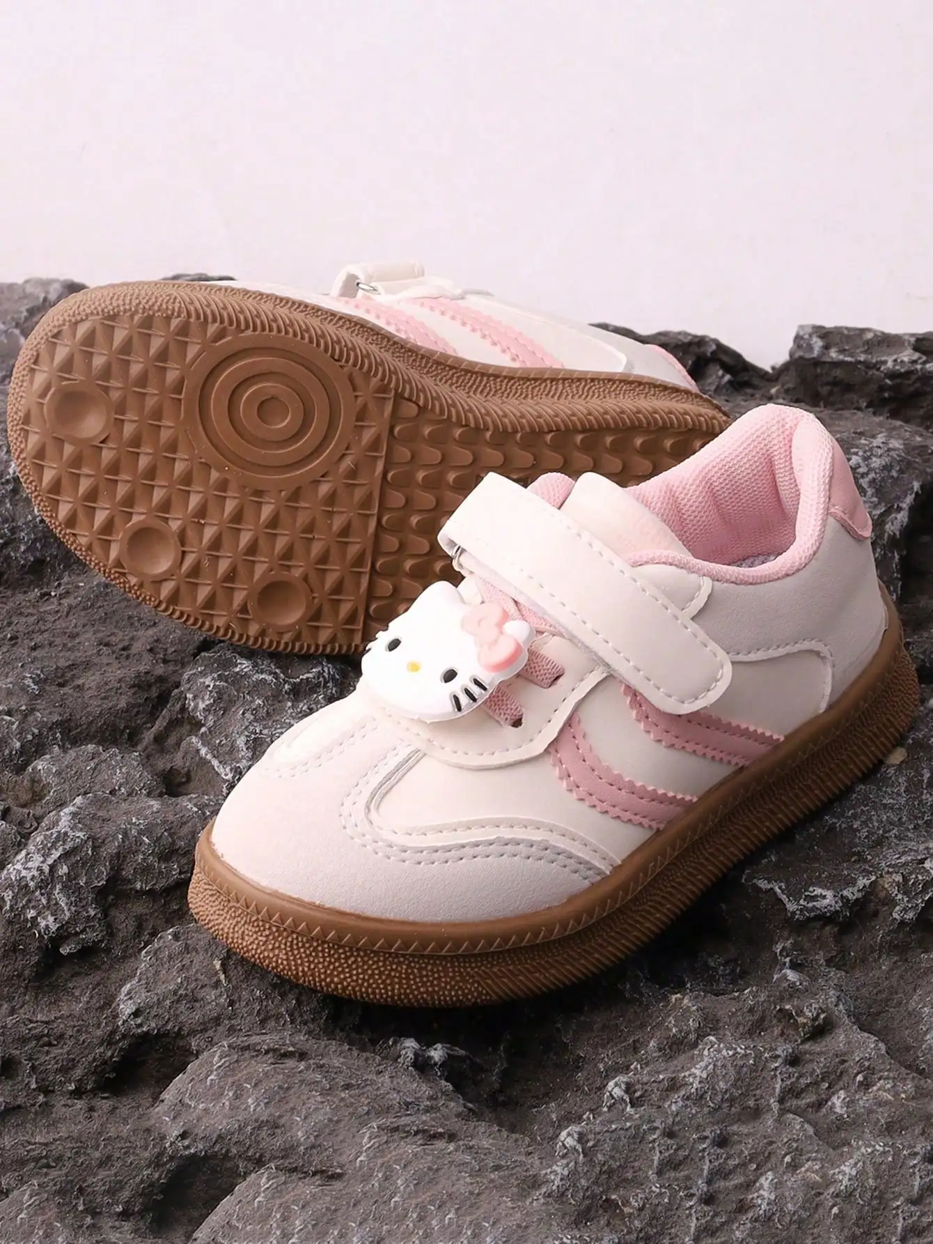 New 2026 Kids Sports Shoes for Girls Comfortable Fashionable Thick Bottom Running Loafers with Magic Tape KT Cat Design All-Seas
