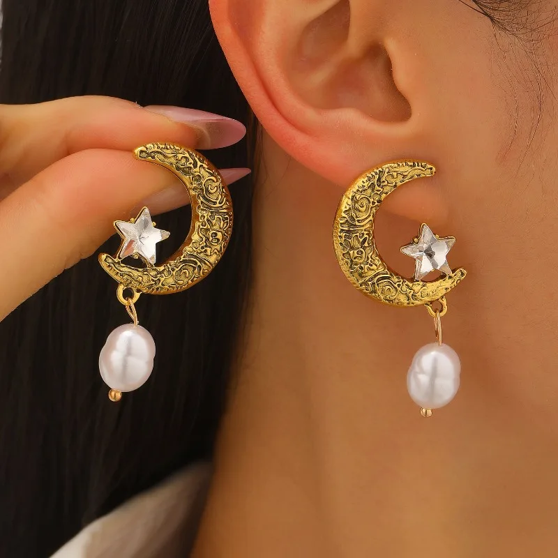 

French retro diamond studded starry moon earrings, niche, light luxury, complex texture, high-end women's accessories
