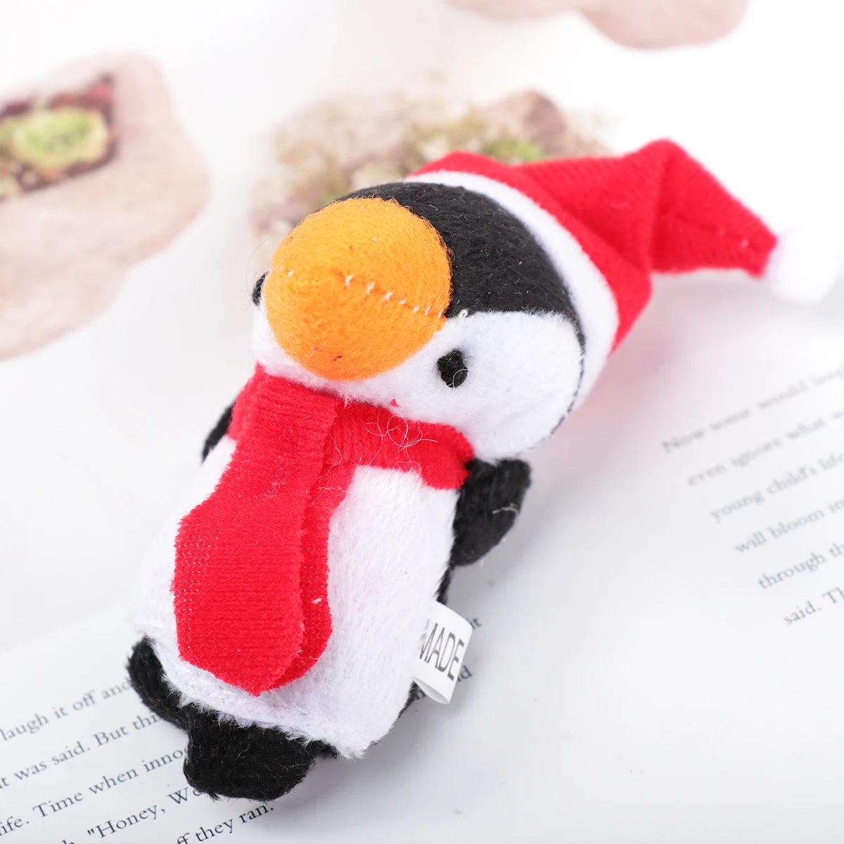 5Pcs Finger Puppets Set Christmas Characters for Kids Storytelling Play Small Size Hand Puppets Gift Santa Bear Penguin Snowman