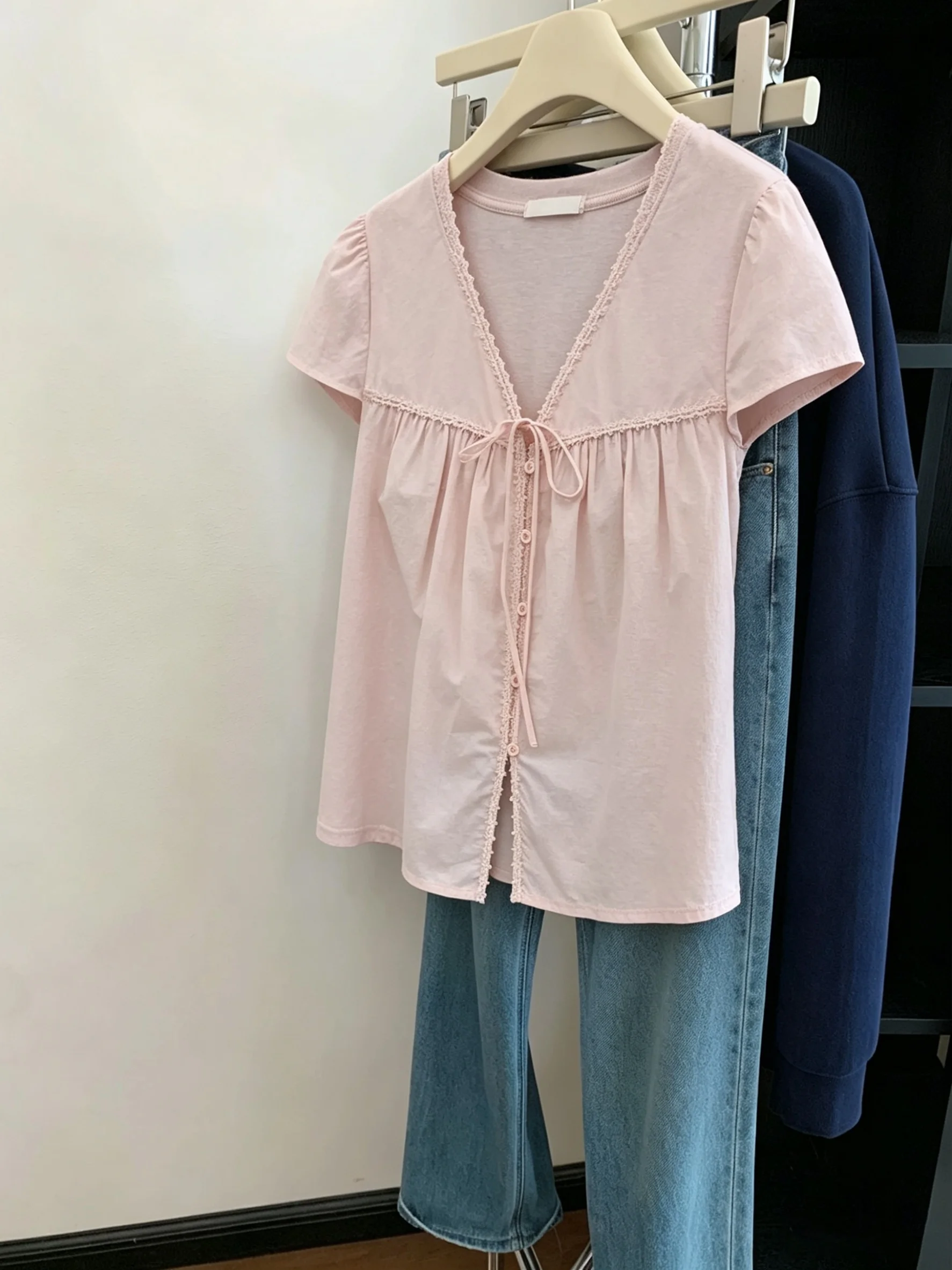 

Korean Style Sweet Lace Trim V-Neck Short Sleeve Loose Shirt Women's Casual Loose Top Summer Design Sense Knotting Shirt