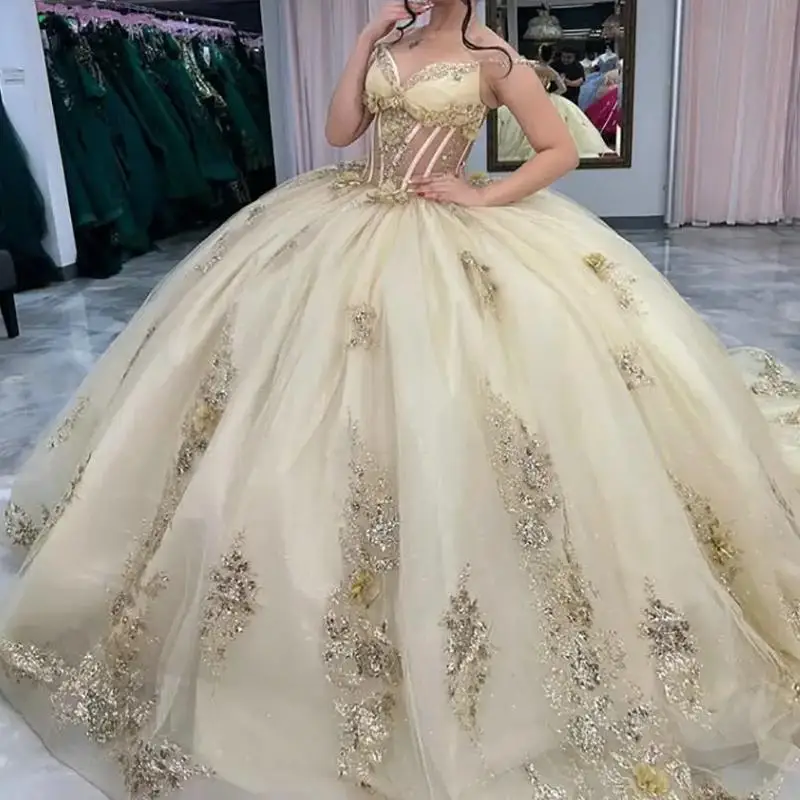 

Золотое платье Quinceanera с открытыми плечами по индивидуальному заказу, бальное платье с иллюзией и аппликациями с блестками, кружево Sweet 15 лет, мексиканское