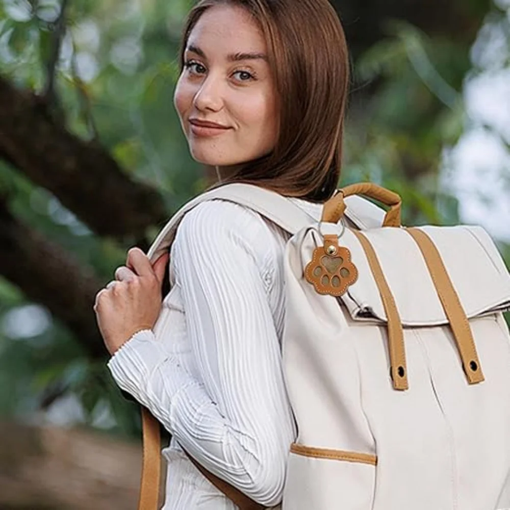 2PCS Leather Keychain Pet Hair Keepsake Charm for Cats & Dogs, Bag Accessory, 6*5.5*9.2CM, 22G, Includes Two Keychain