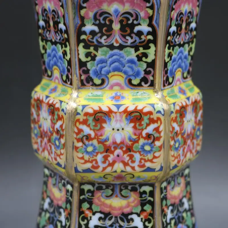 Home Retro Ornaments Antique Porcelain 'Antique Curios' Qing Dynasty Qianlong Enamel Vase With Gold-painted Climbing Pattern