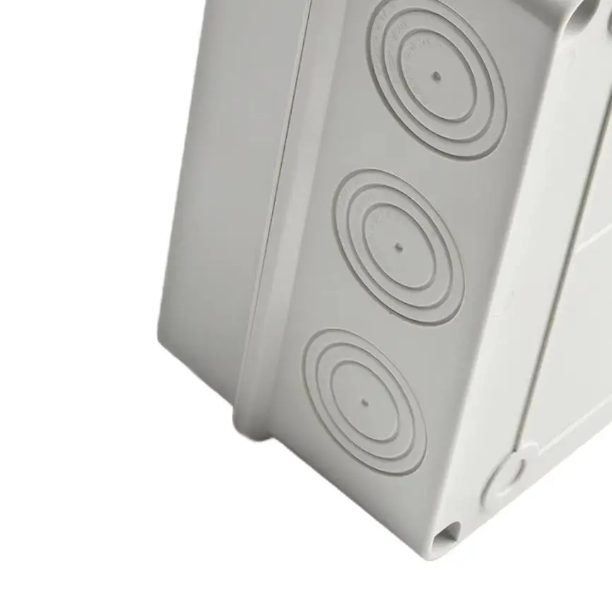 600V Solar Photovoltaic Combiner Box 1 Input 1 Output With Integrated Circuit Breaker And Overload Safeguarding Features