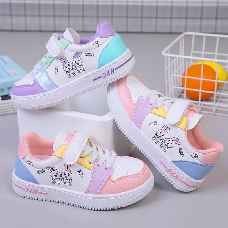 Scarpe sportive Casual quattro stagioni per bambini scarpe da tavola di tendenza per scarpe bianche traspiranti con stampa coniglio simpatico