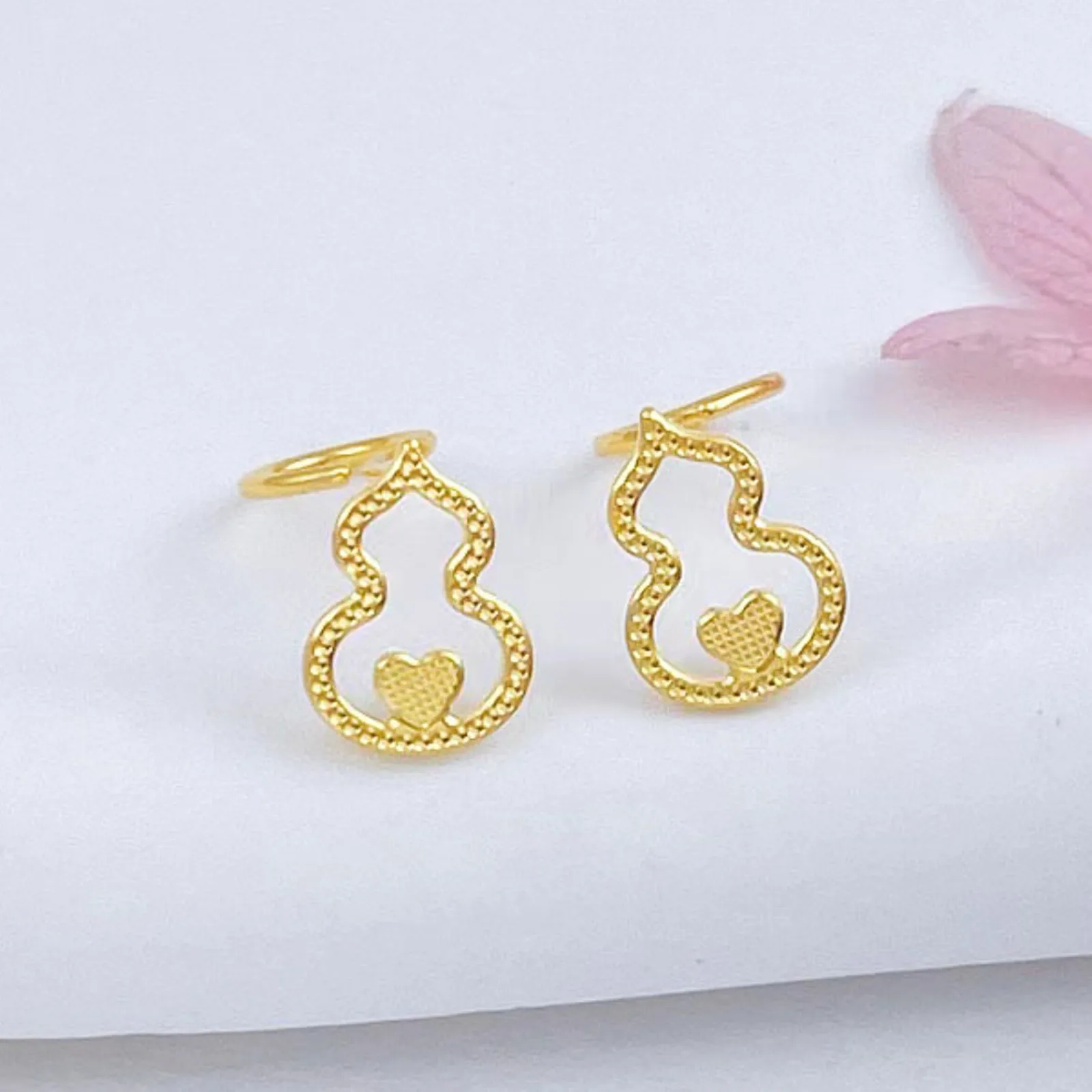 

Real Pure 999 24k Yellow Gold Stud Women Lucky Hollow Heart Gourd Earrings 1.36-1.46g