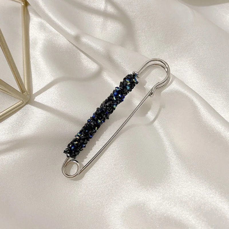 Spille di cristallo di moda per le donne Fibbia in vita Cinturino fisso Fascino Spille da bavero di sicurezza Cardigan Sciarpa Fibbia Distintivo Accessori