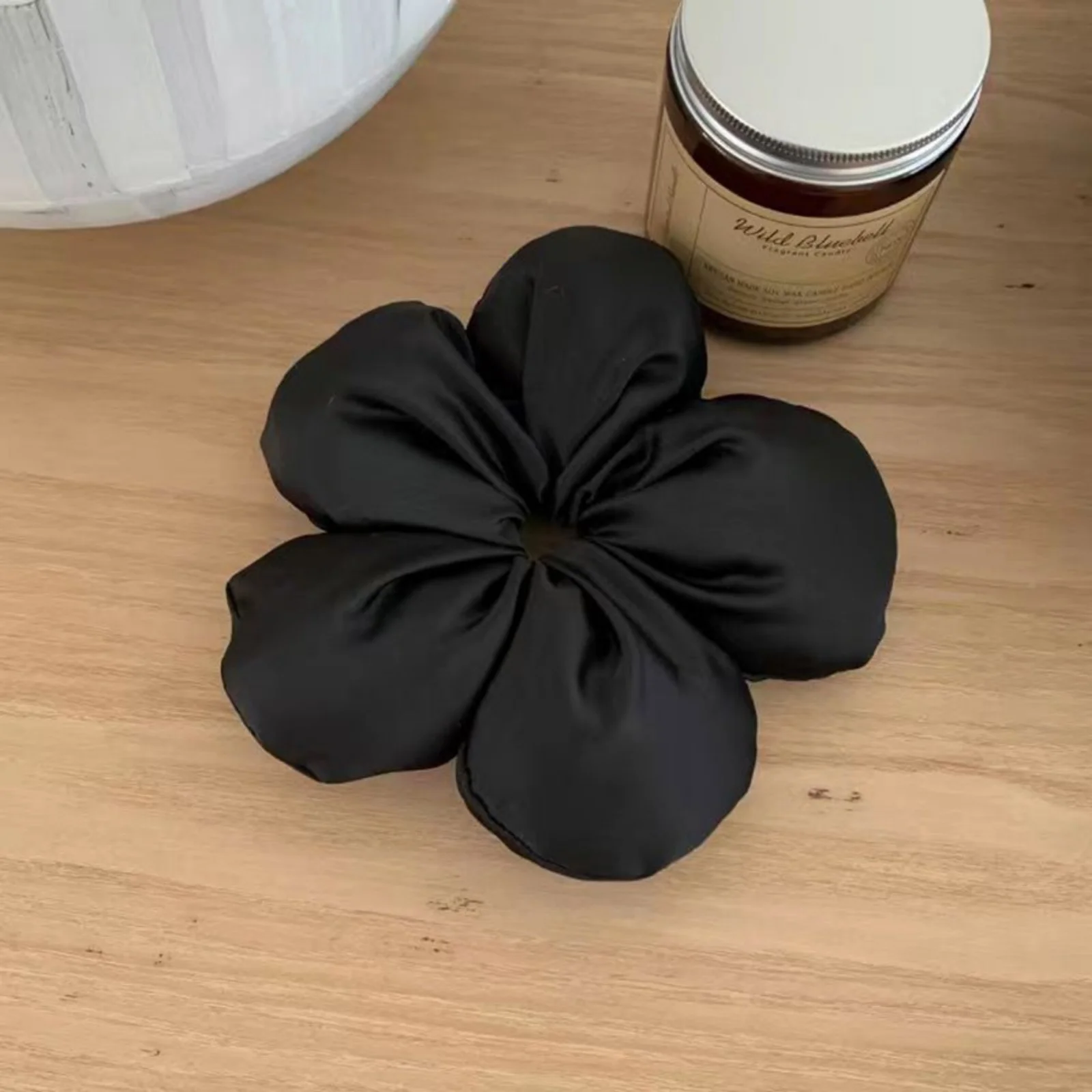 1 große Satin-Blumen-Haargummis, schicke Blüten-förmige Haargummis, mehrere Farben für stilvolle Hochsteckfrisuren für Damen – Detail 2