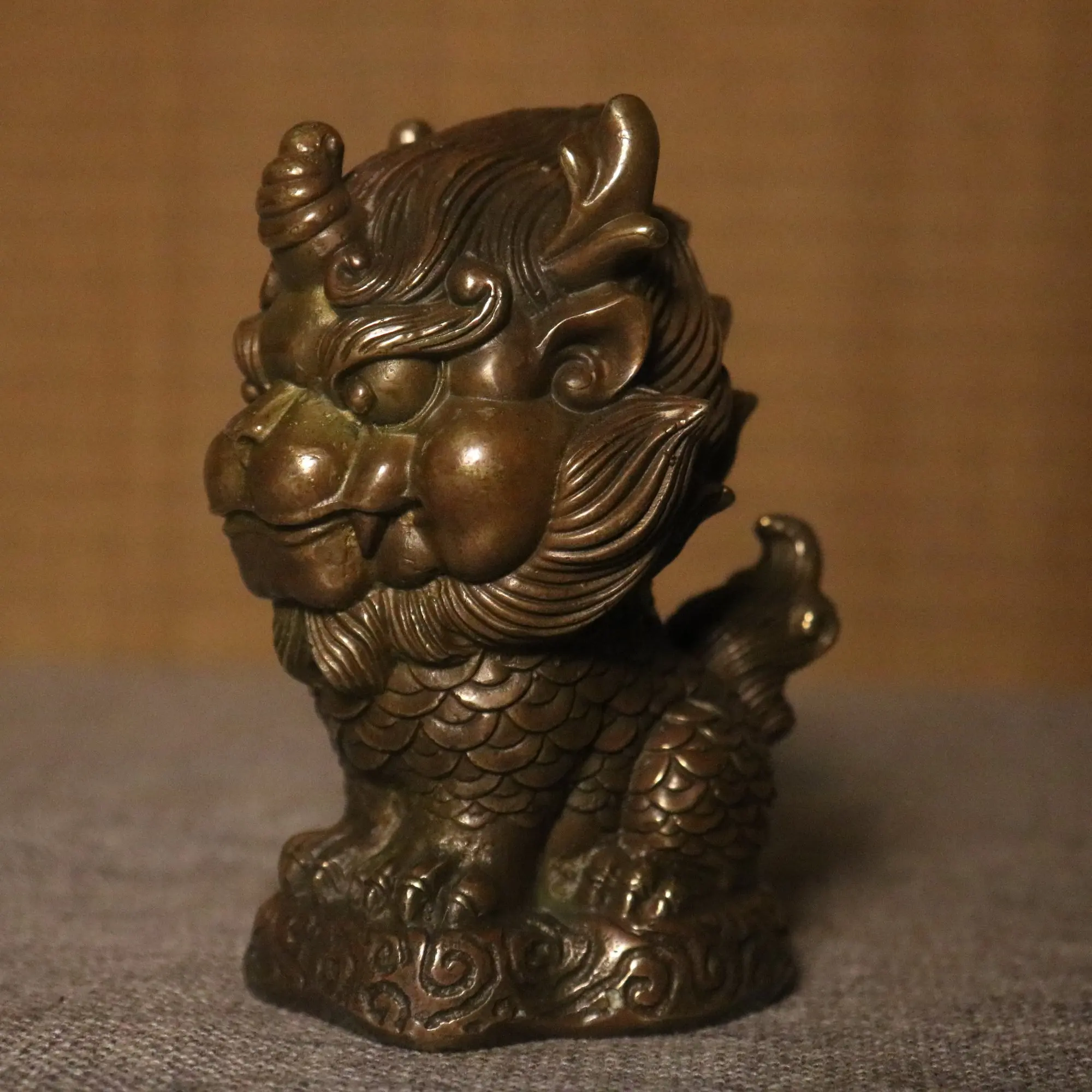 Brass Kirin Statue - Exquisite Living Room Entrance Decor, Home Craft Decorative Piece for Elegant Interiors