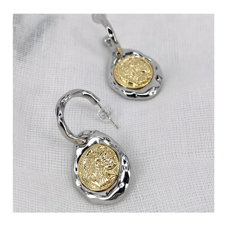 

Designer's New Relief Stud Earrings, Double-color Earrings, Medieval Qingdao Jewelry Live Broadcast Explosion