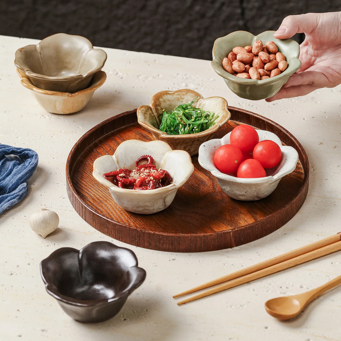 Retro Small Ceramic Tea Plate Simple Household Exquisite Fruit Dim Sum Pastry Dried Fruit Snack Serving Tray for Home