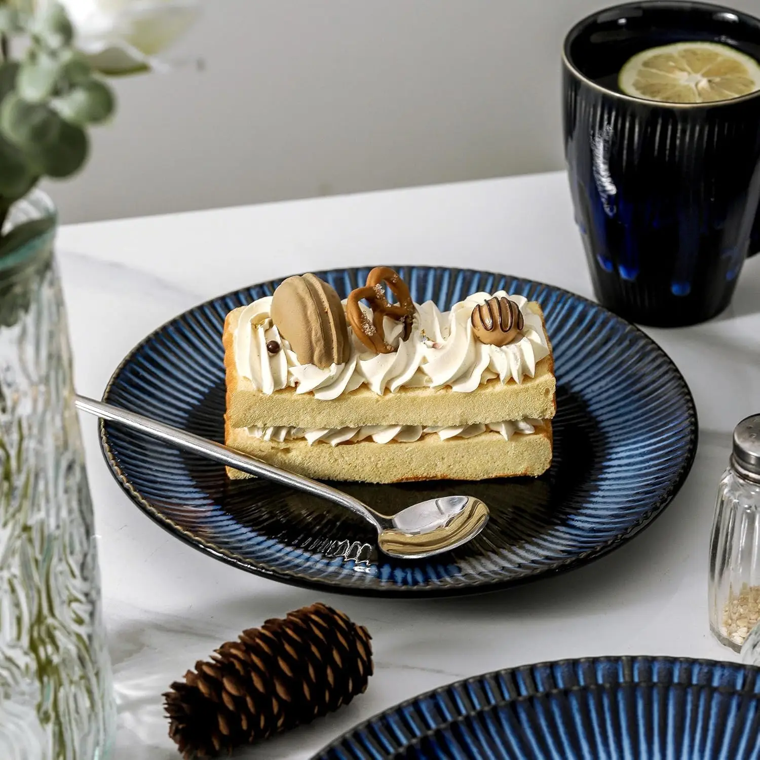 طقم أواني طعام سيراميك مكون من 16 قطعة، أطباق، أكواب للحفلات، آمنة للاستخدام في الميكروويف وغسالة الأطباق، طلاء تفاعلي (نيبولا أزرق)