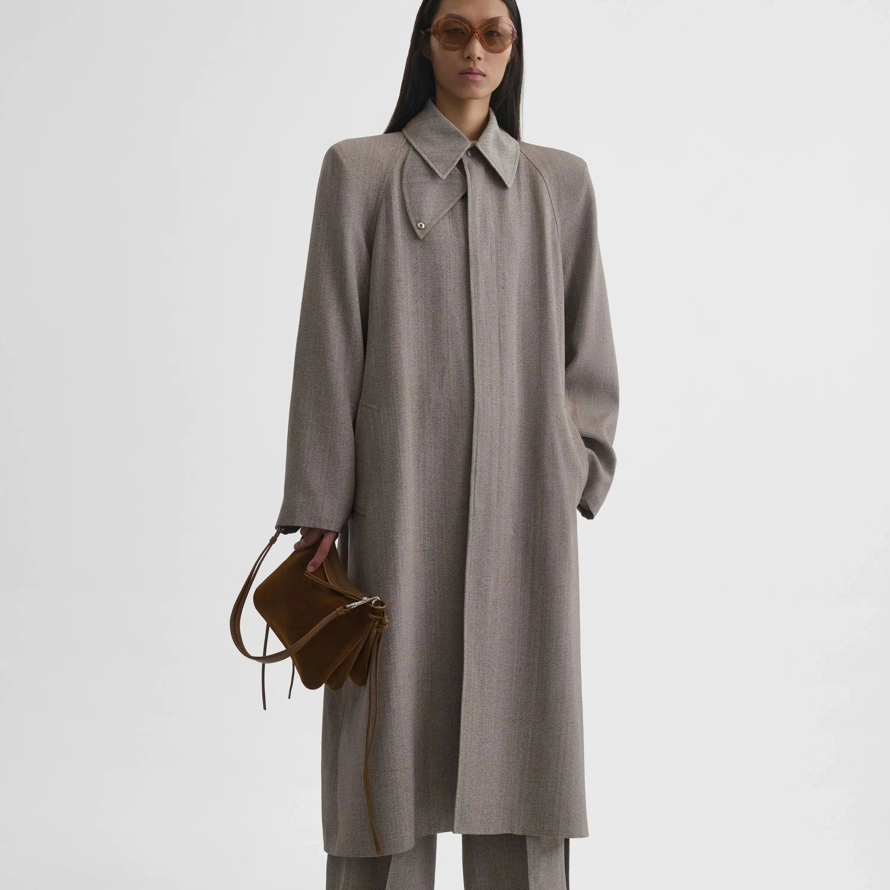 المعطف النسائي الجديد عبارة عن معطف Phoebe Philo طويل مصنوع يدويًا من قبل المصممين الكبار