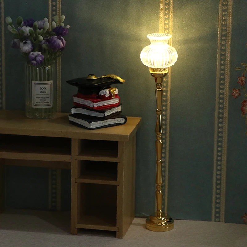 1/12 Puppenhaus Miniatur Stehlampe Blume Form LED Lampe Modell Möbel Zubehör Für Puppe Haus Dekor Pretend Spielen Spielzeug Geschenk