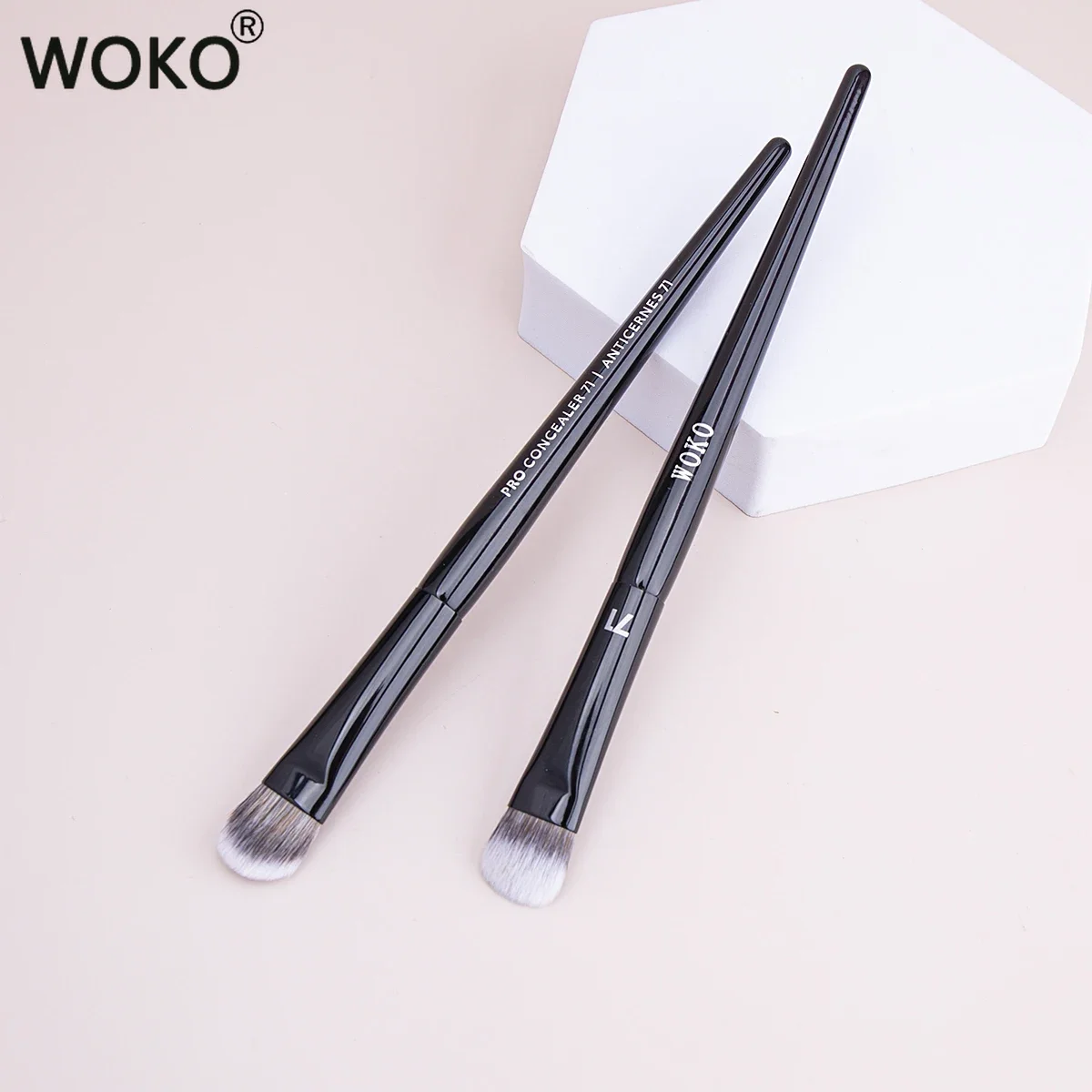 71 Angled Concealer Brush Buildable Coverage Concealer Blending Makeup Brush Professional Concealer Liquid Cream Makeup Tool