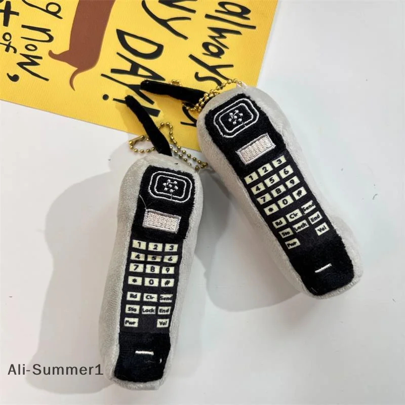 Simpatico telefono cellulare di simulazione creativa bambola di peluche giocattolo portachiavi ciondolo ragazza ragazzo zaino borsa con ciondolo ornamenti regali di compleanno divertenti