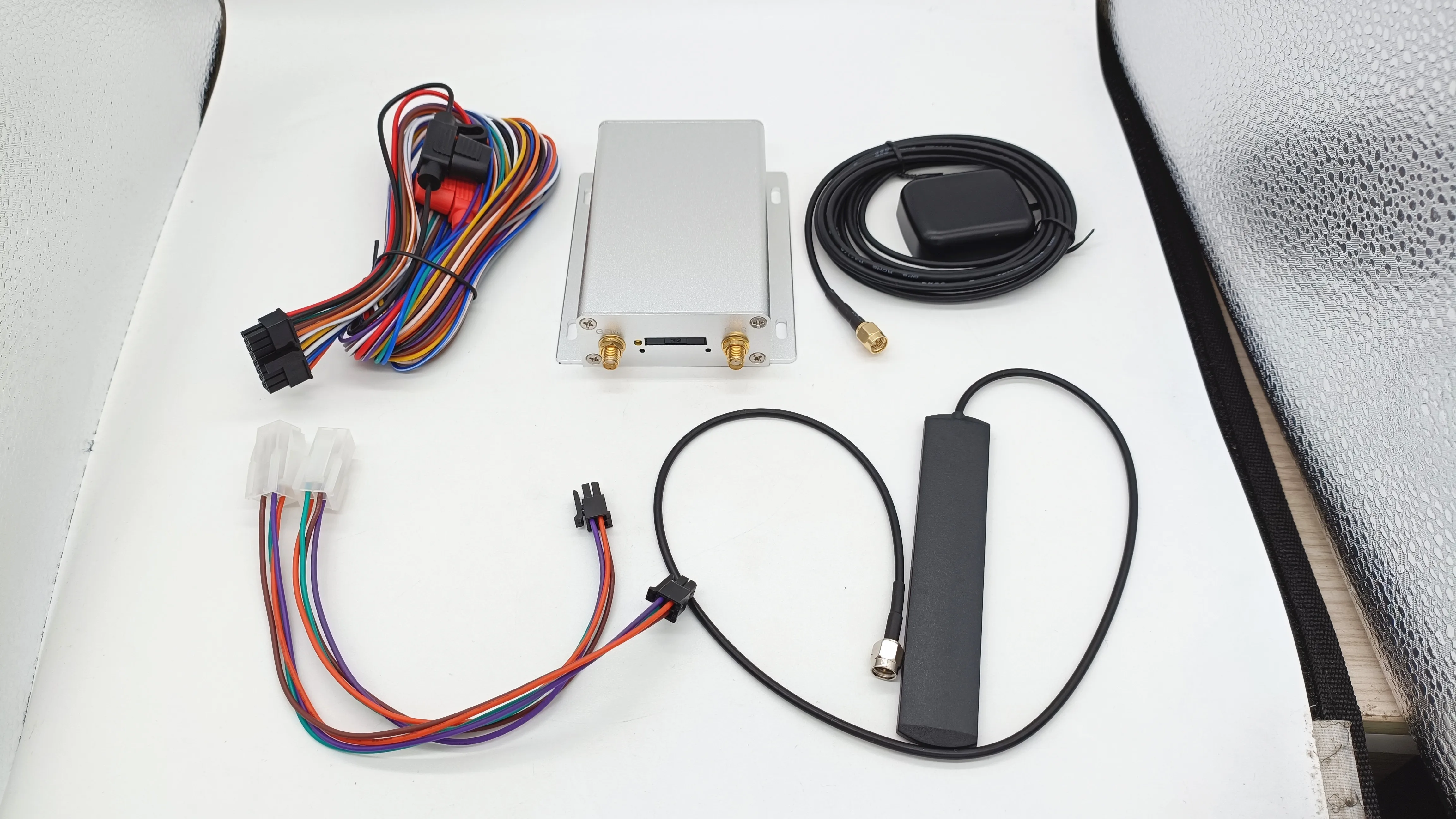 4G  Industrial Grade GPS tracker CA-V7 Support 3-way Temperature Monitoring and  2-way Changrun Protocol 232 Digital Fuel Rod