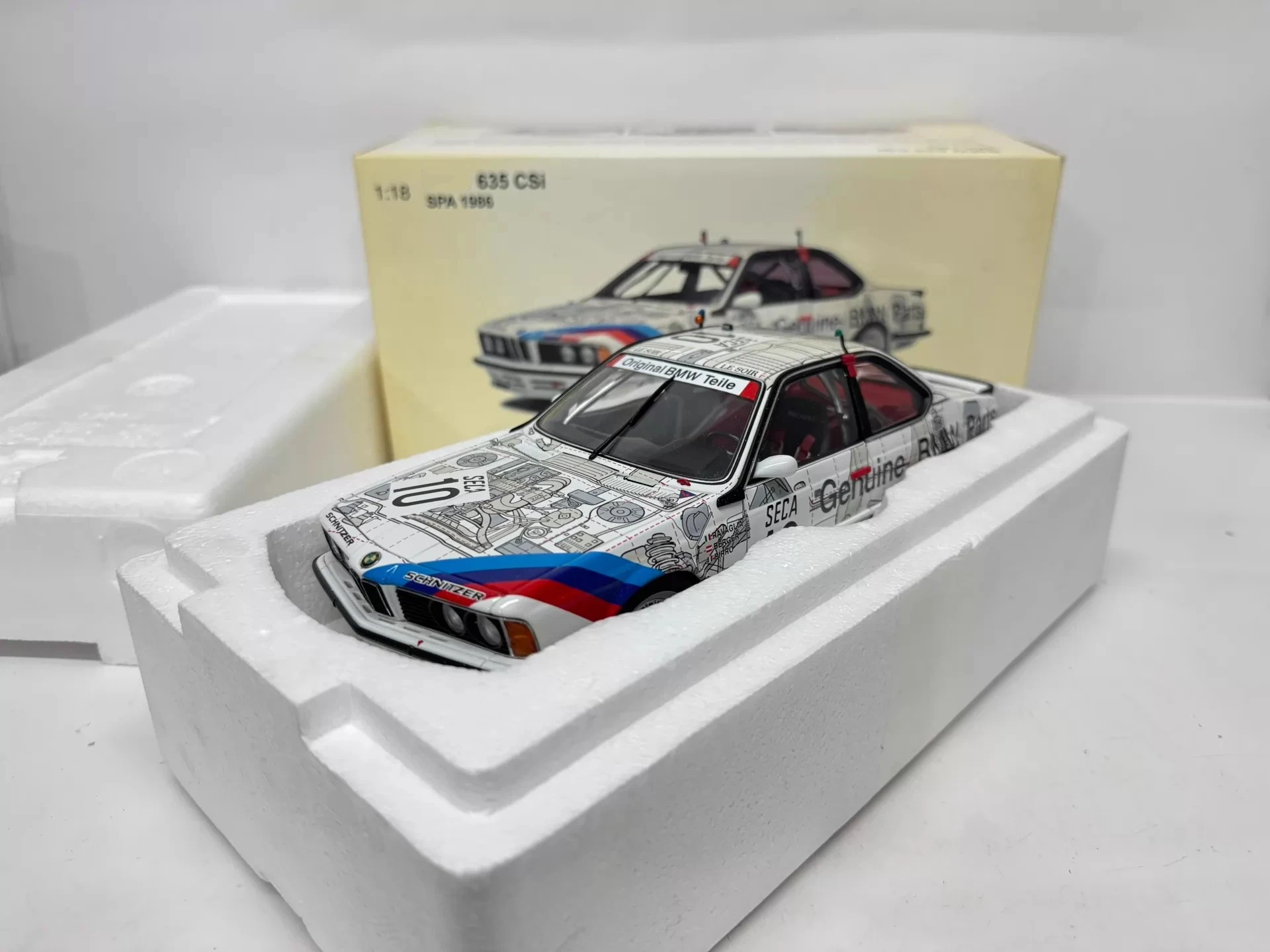 

Autoart 1:18 635 CSi Art Car 1986 Simulation Limited Edition All Open Alloy Metal Static Car Model Toy Gift