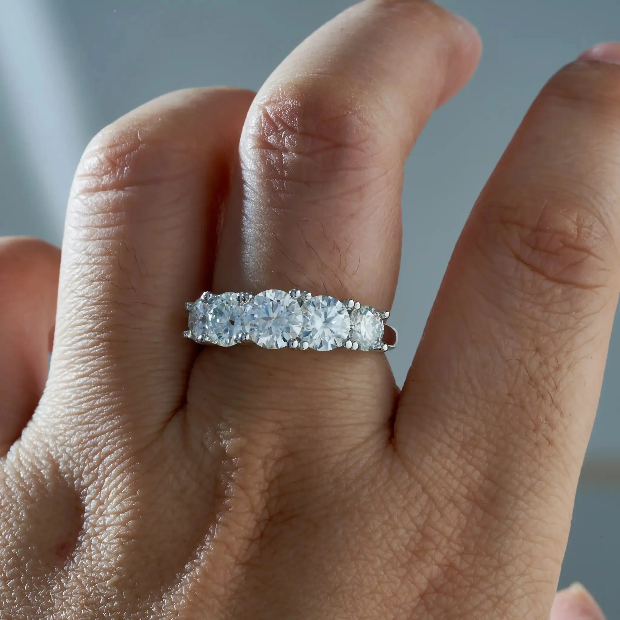 18k Vergoldete 3,6CT Moissanit-Ringe für Damen, 5 Steine Funkelnder Diamant-Ehering, S925 Sterling Silber Schmuck Geschenk – Detail 6