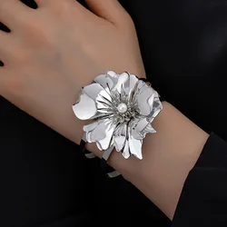 New Trendy Silver flower Inlaid Pearl Hollow Out Bracelet Bangles for Women  Retro Elegant Temperament Cuff Bracelet Jewelry