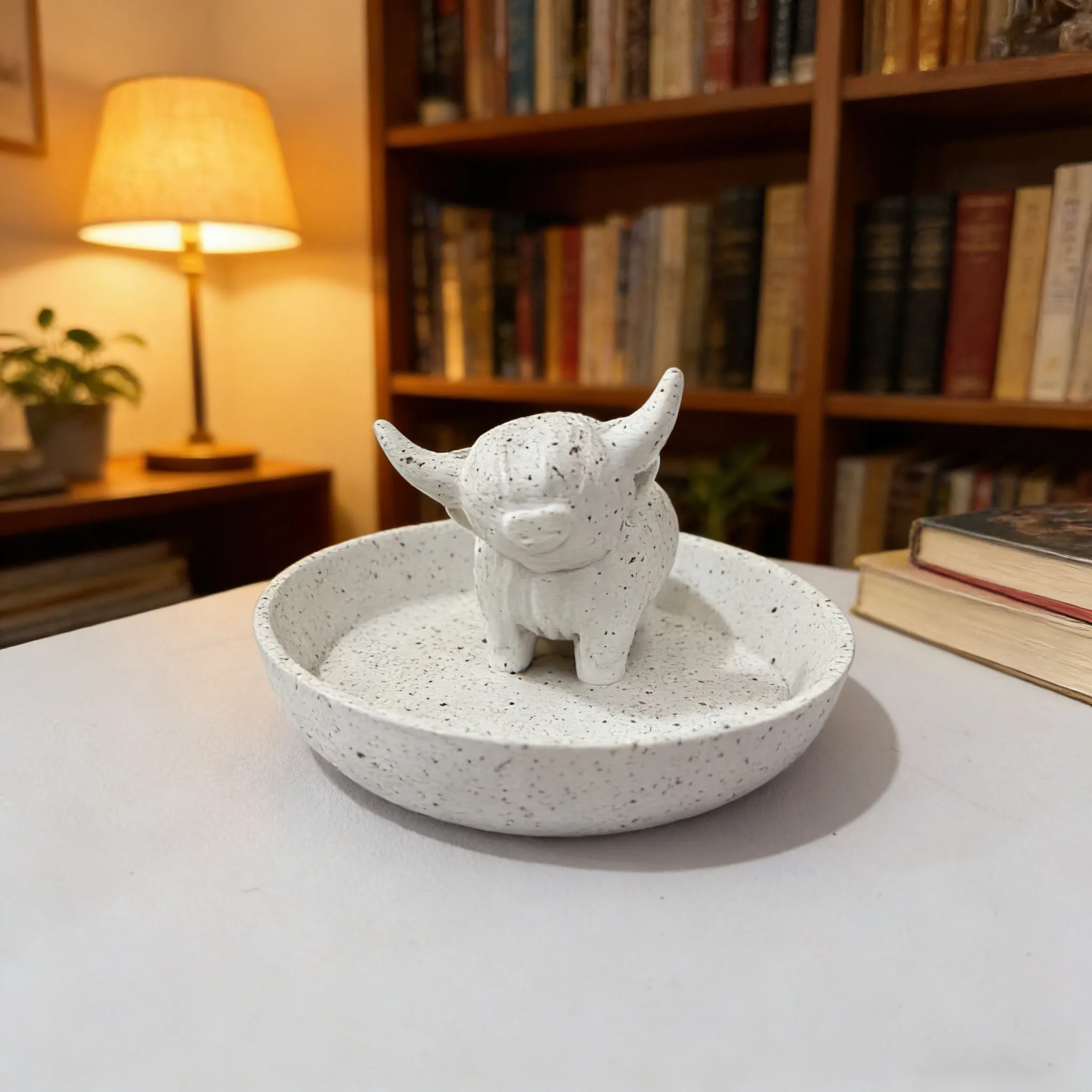 Resin Highland Cow Round Bowl Ring Holder, Bohemian Style Cute Unique Gift, Women's Jewelry Tray Organizer, Suitable for Bathroom, Home Decoration and Functional Ornaments
