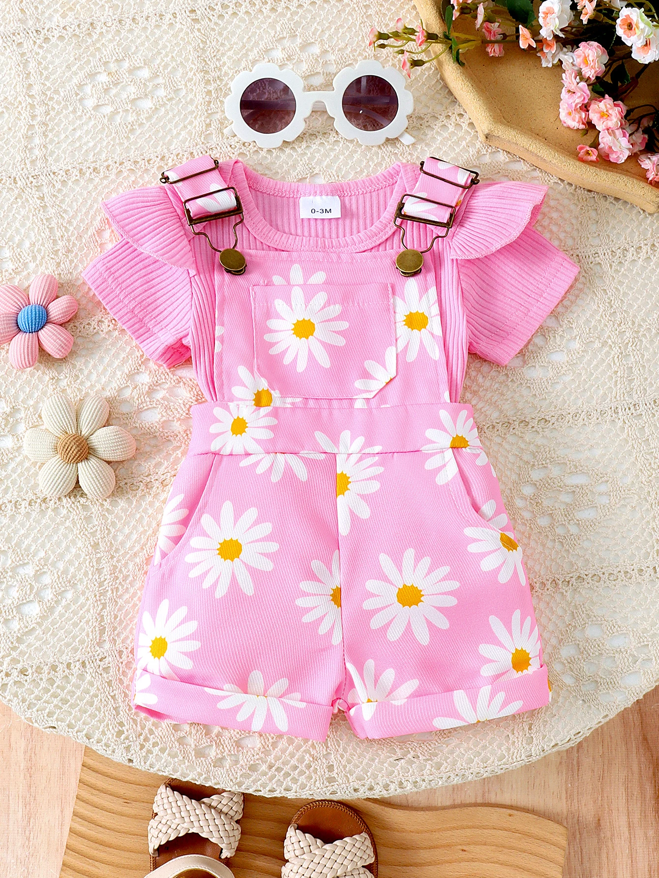 2PCS Summer New Sweet And Cute Girls And Babies Solid Color Short-Sleeved Top + Pink Love Printed Suspender Shorts
